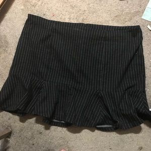 ✏️Pinstriped ruffled pencil skirt✏️